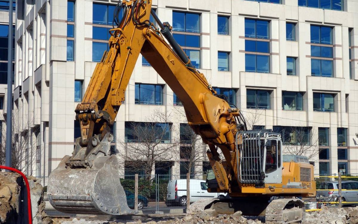 Minipelle ou tractopelle : que choisir selon votre chantier ? Thaon-les-Vosges